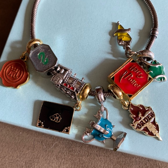 Pandora Snake Chain Bracelet w/ NEW 9 Harry Potter Themed Charms EUC - Picture 5 of 12